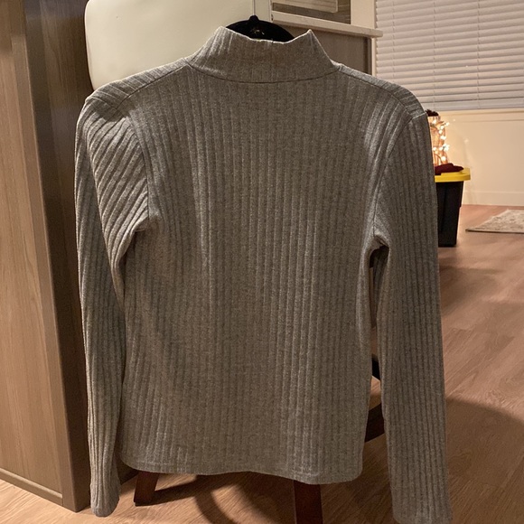 ▫️Topshop Ribbed Gray Mock Neck - Picture 3 of 7